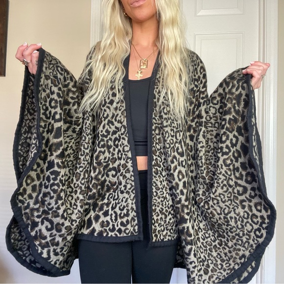Leopard Print Women's Poncho / Overlay - Picture 3 of 5